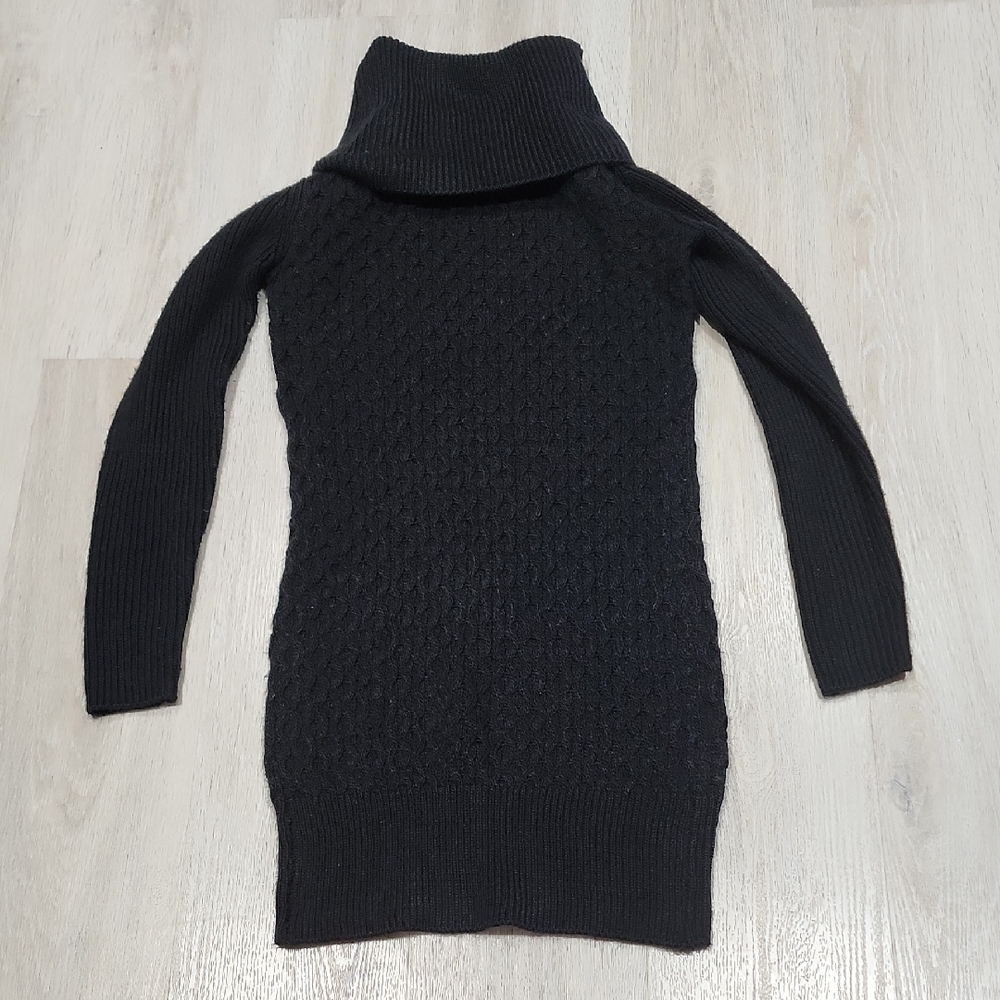 VENUS Black Cable-Knit Turtleneck Sweater